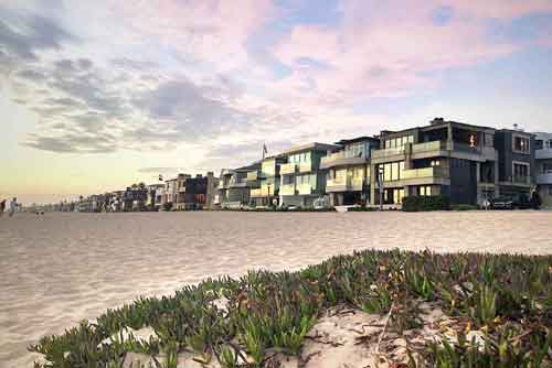 manhattan strand beachfront homes